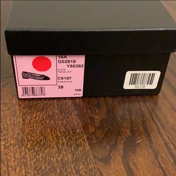 Very lightly used CHANEL flats - Picture 2 of 8